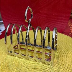The Merchants Club Silver Elegant Gold Toast Rack